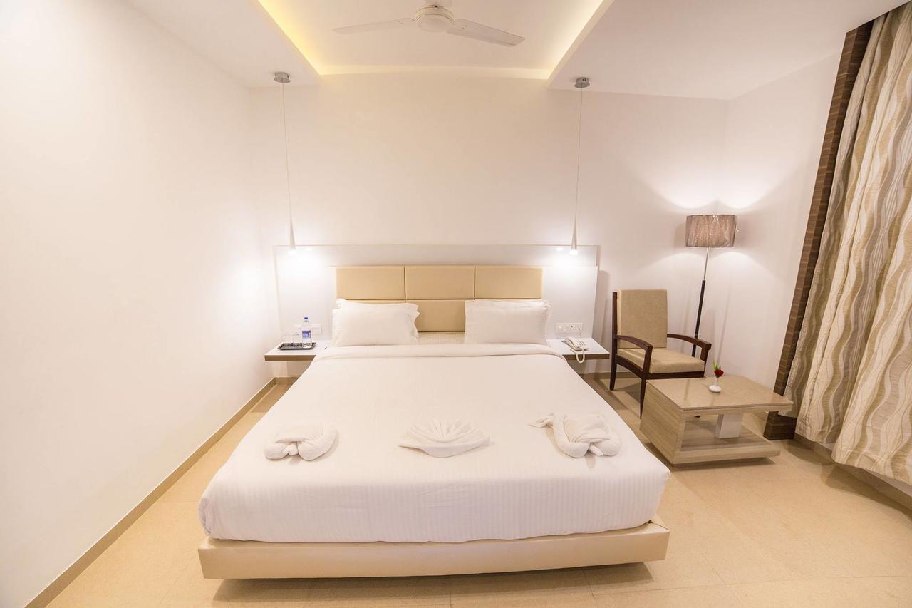 Hotel Vivera Grande Dindigul Esterno foto