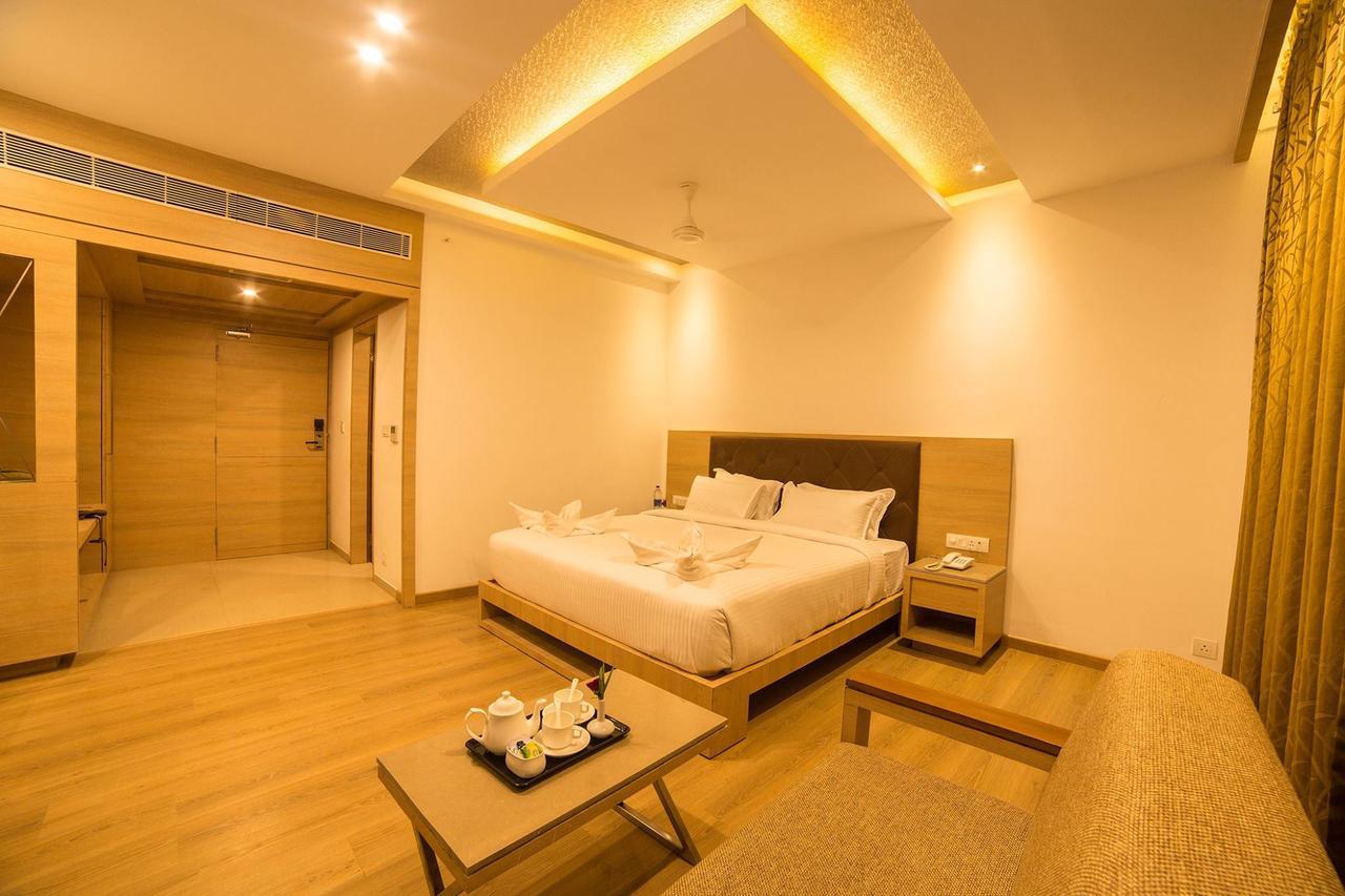 Hotel Vivera Grande Dindigul Esterno foto